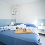 Casa Marlene Luxury Seafront شقة غيمار