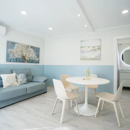 Casa Marlene Luxury Seafront 아파트 *