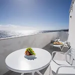 Casa Marlene Luxury Seafront شقة *