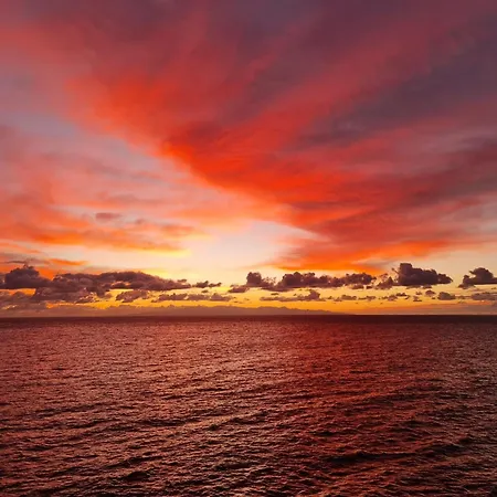 Casa Marlene Luxury Seafront Апартаменты *