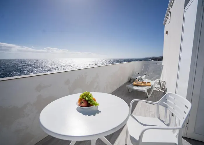 Casa Marlene Luxury Seafront דירה *